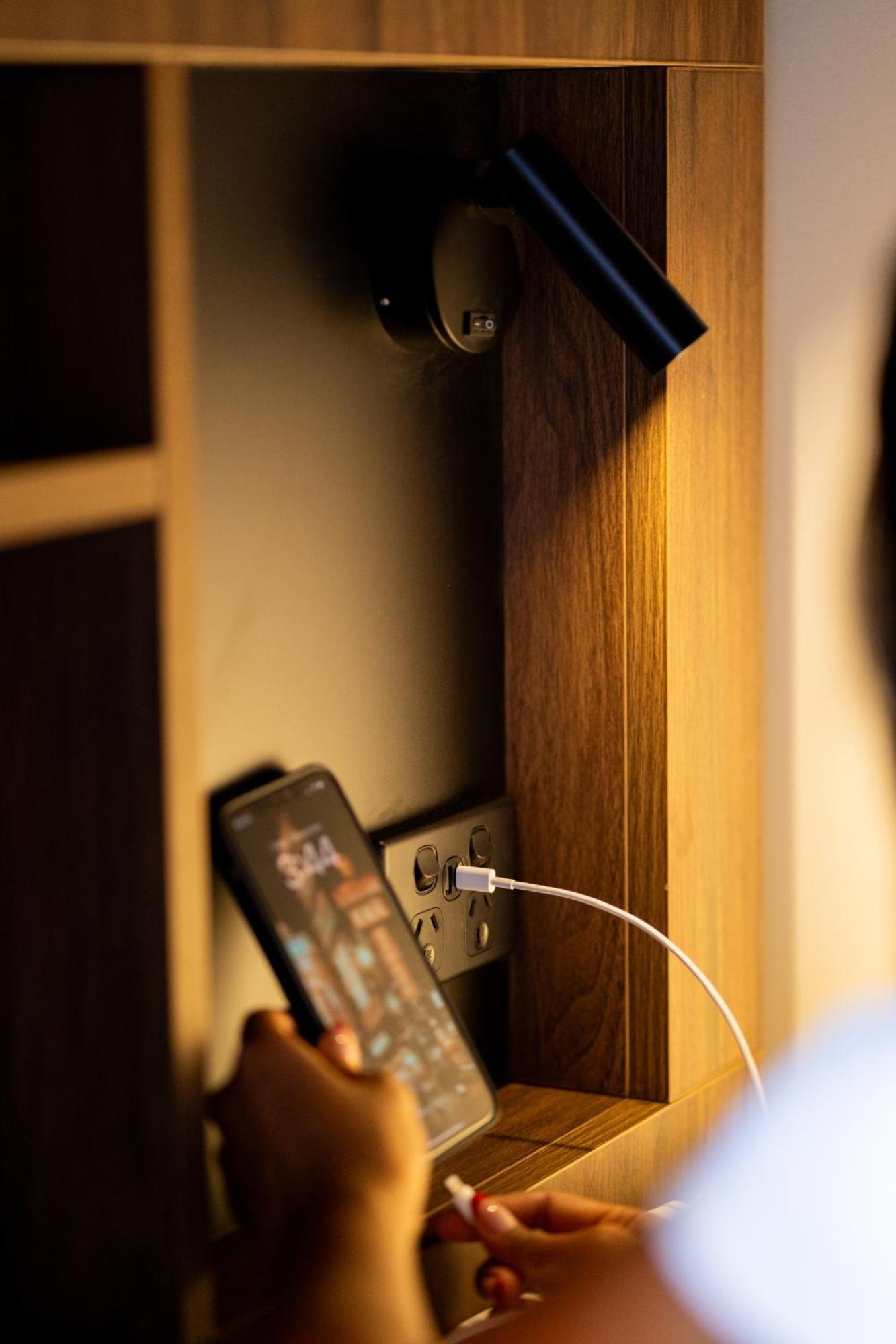 Haka House Крайстчёрч Экстерьер фото A phone plugged into a power socket