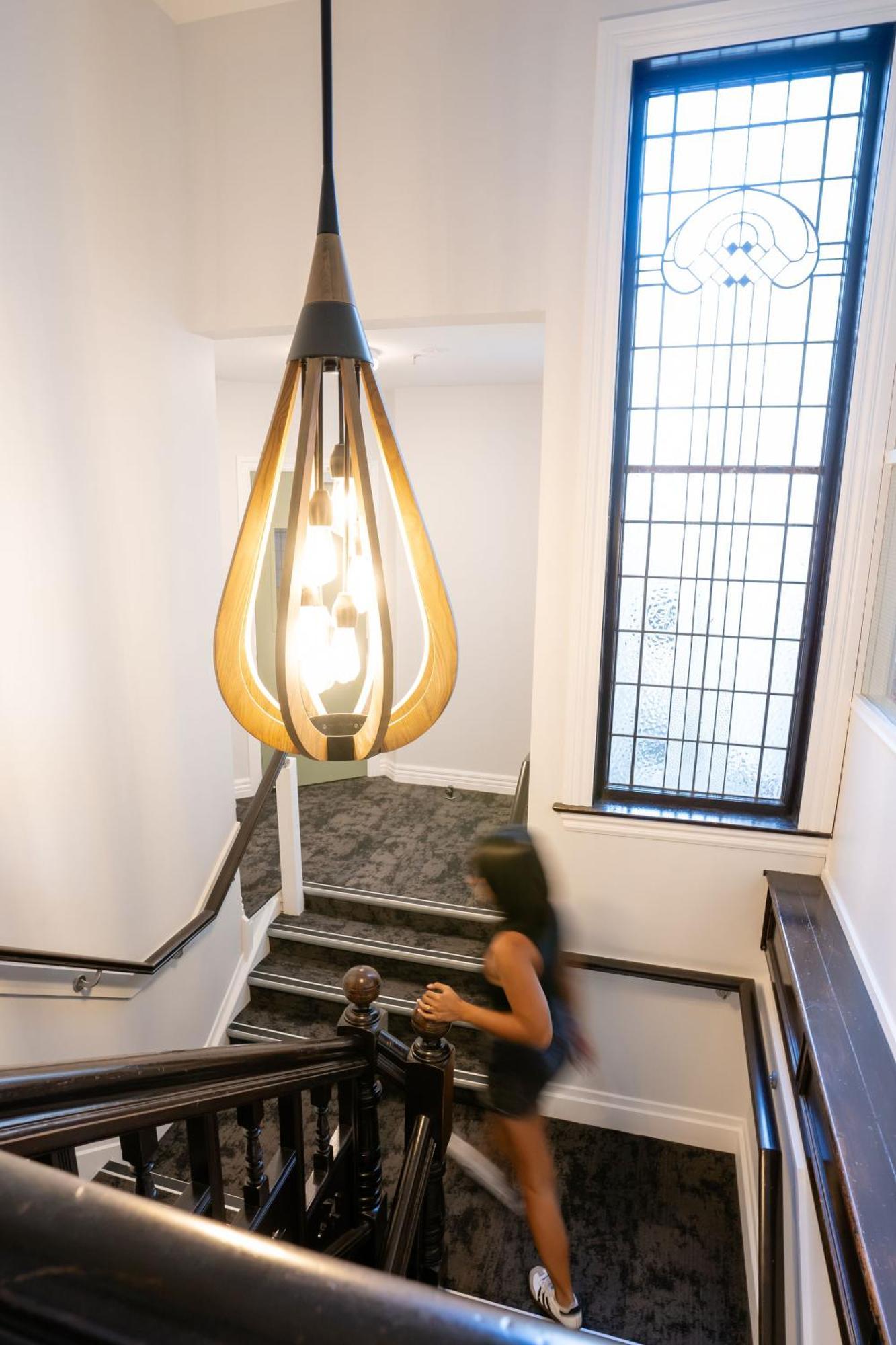 Haka House Крайстчёрч Экстерьер фото The staircase